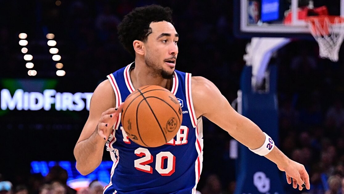 Сообщается, что «Сиксерс» обменивают Маккейна на «Тандер». Сообщается, что защитник-второкурсник направляется в «Тандер» для будущих выборов на драфте.