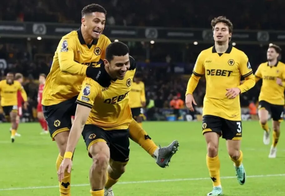 Итоги Премьер-лиги: «Вулвз» шокируют «Ливерпуль», «Эвертон» и «Сандерленд» одержали победу, «Борнмут» сыграл вничью с «Брентфордом»